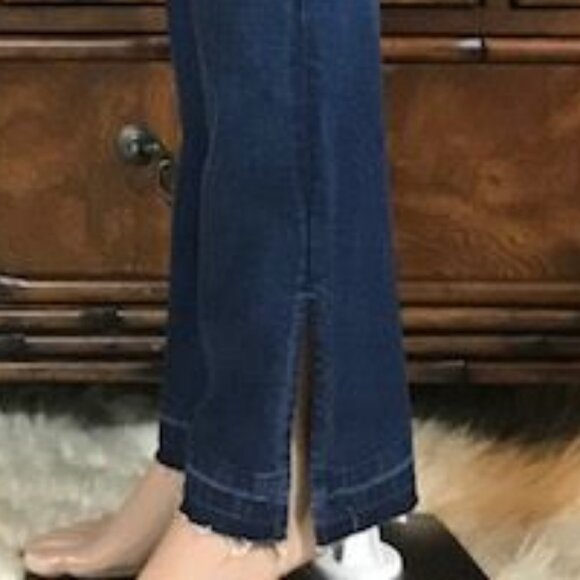 NWOT G.I.L.I. Mid Wash Side Slit Dropped Raw Edge Bootcut Stretch Jean - Picture 7 of 12